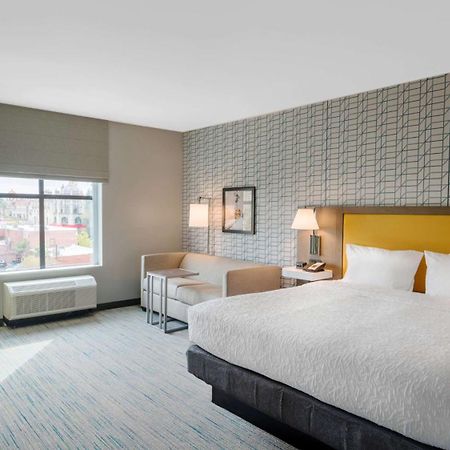 Hampton Inn Riverside Downtown Ngoại thất bức ảnh