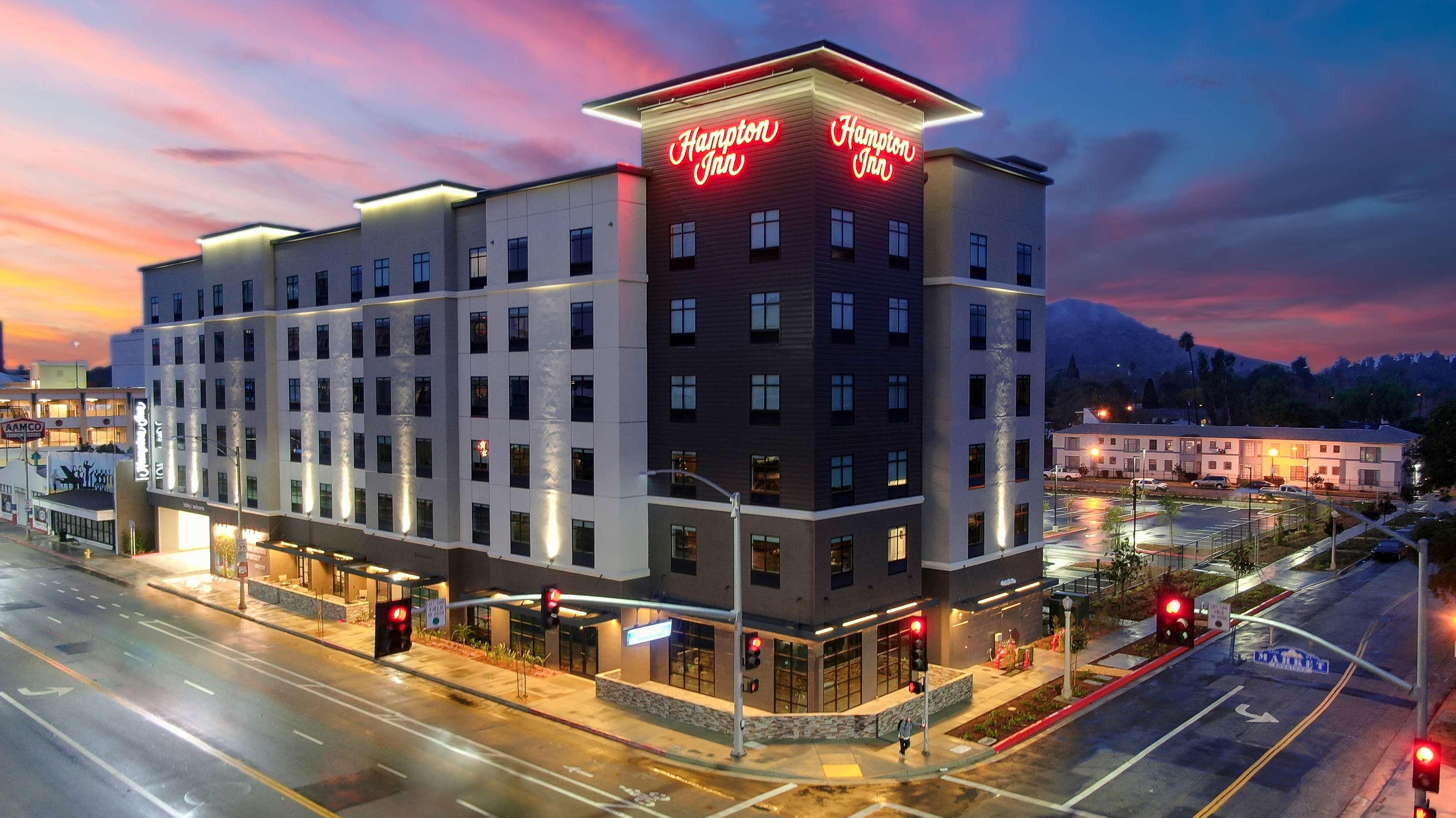 Hampton Inn Riverside Downtown Ngoại thất bức ảnh