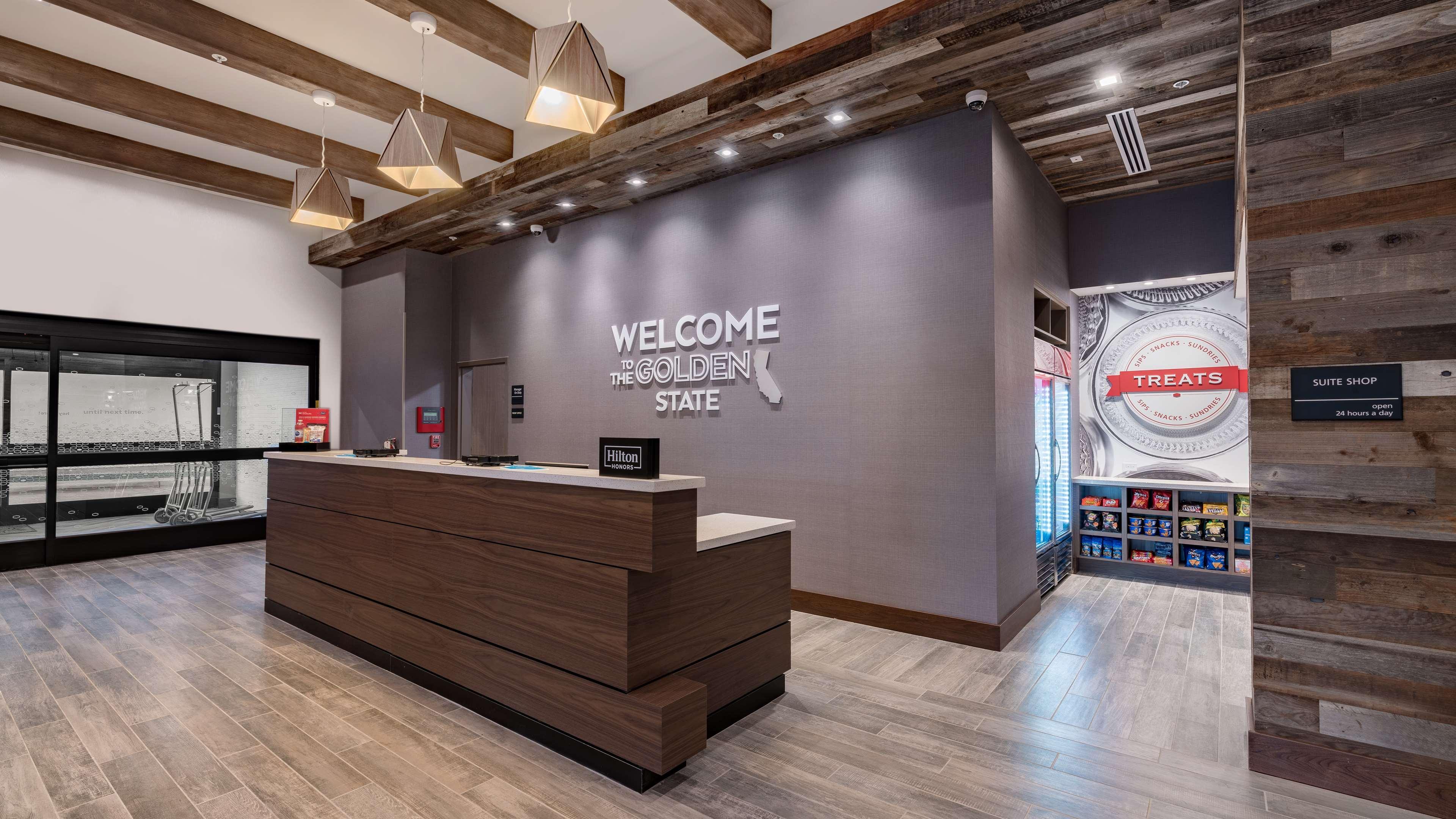 Hampton Inn Riverside Downtown Ngoại thất bức ảnh