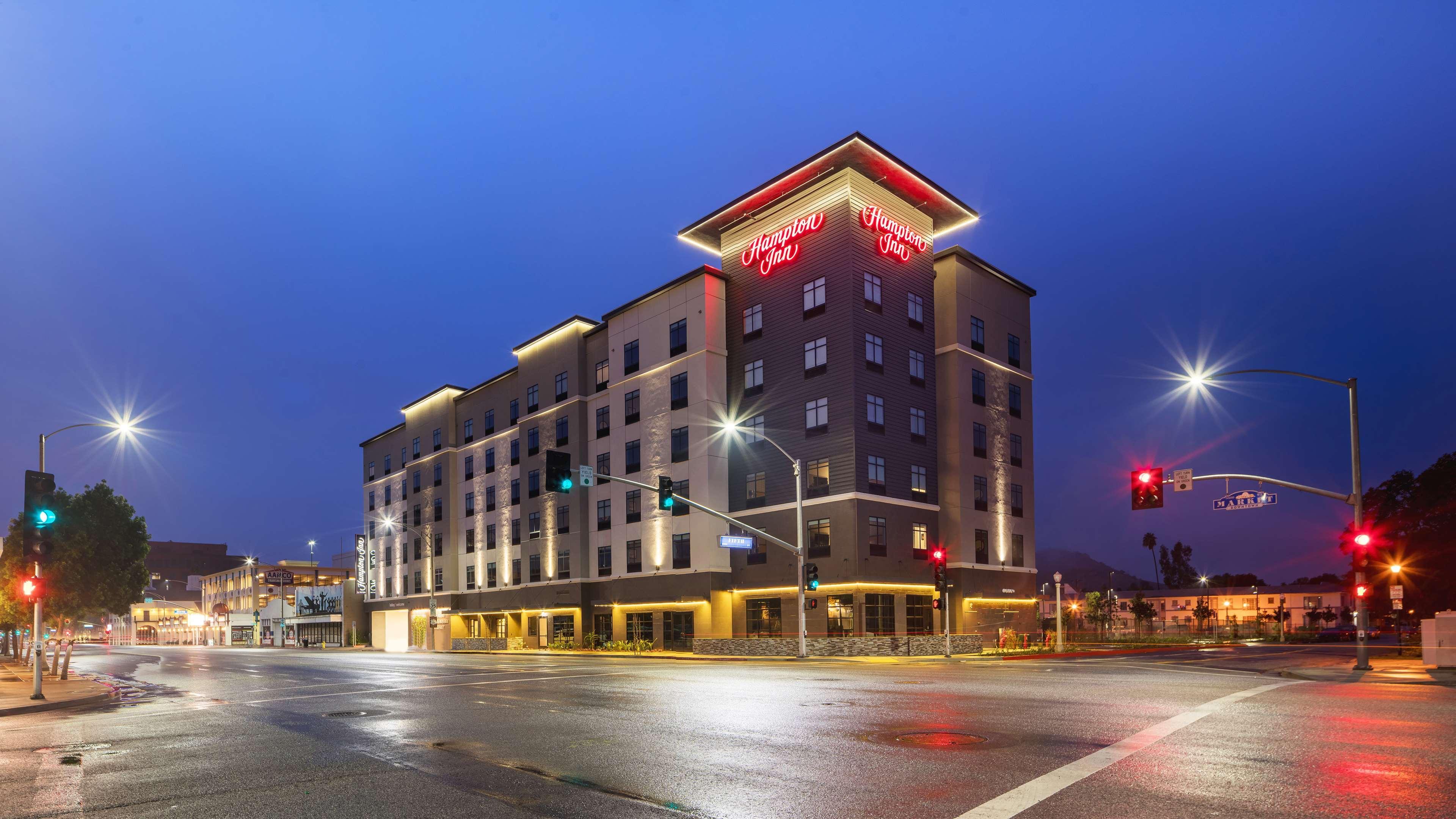 Hampton Inn Riverside Downtown Ngoại thất bức ảnh
