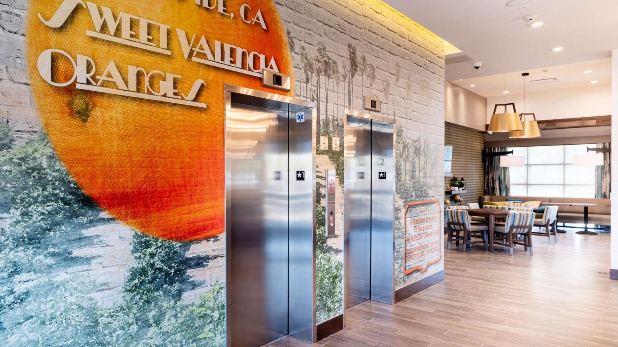 Hampton Inn Riverside Downtown Ngoại thất bức ảnh